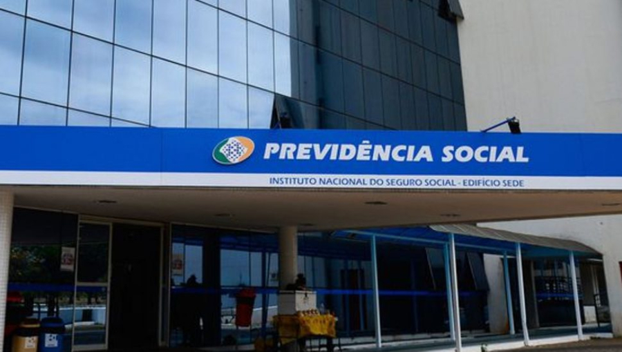 Presidente do INSS é afastado por envolvimento em esquema de fraudes